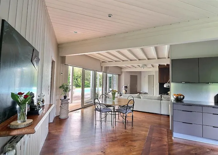 Casa de Férias Havre De Paix - Grande Maison En Bois & Piscine